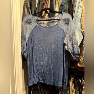 Gimmicks lop with lace sleeves